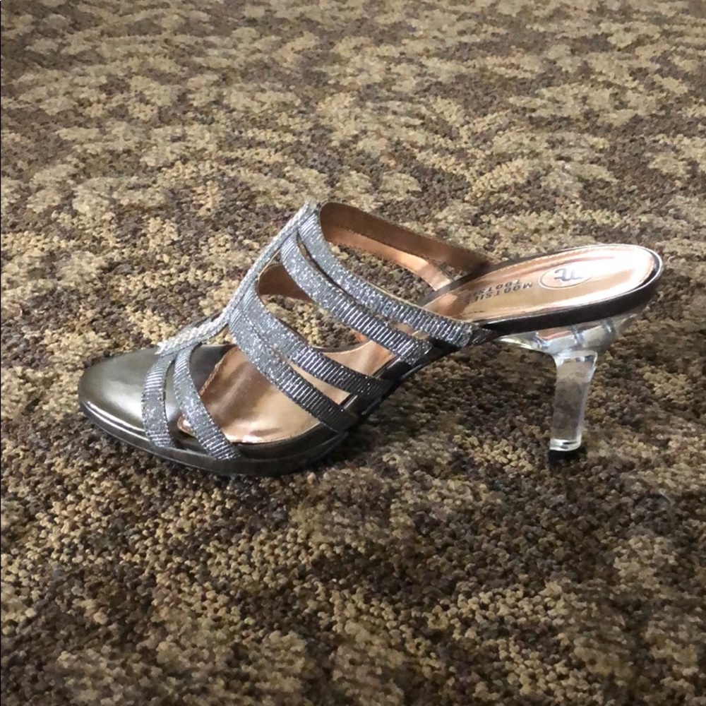 High heels - Picture 2 of 2